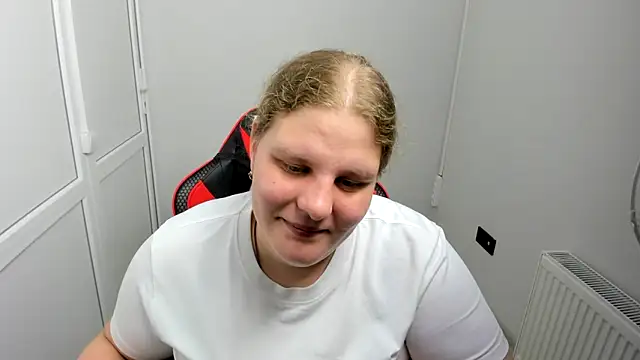 Snapshot of Bella_shyy_ chatting on 28, 5, 2026 Bella shyy online show from 28, 5, 2026