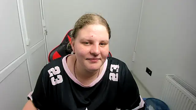 Snapshot of Bella_shyy_ chatting on 9, 6, 2026 Bella shyy online show from 9, 6, 2026