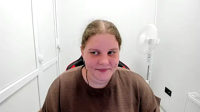 Snapshot of Bella_shyy_ chatting on 12, 7, 2026 Bella shyy online show from 12, 7, 2026