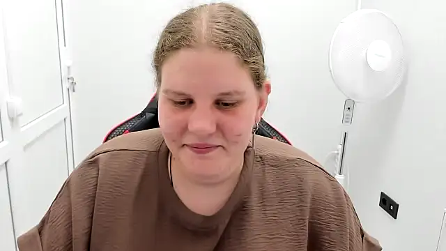 Snapshot of Bella_shyy_ chatting on 13, 7, 2026 Bella shyy online show from 13, 7, 2026