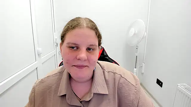 Snapshot of Bella_shyy_ chatting on 19, 7, 2026 Bella shyy online show from 19, 7, 2026