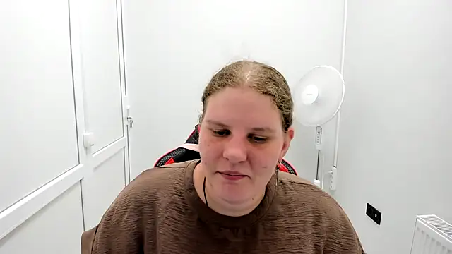 Snapshot of Bella_shyy_ chatting on 21, 7, 2026 Bella shyy online show from 21, 7, 2026