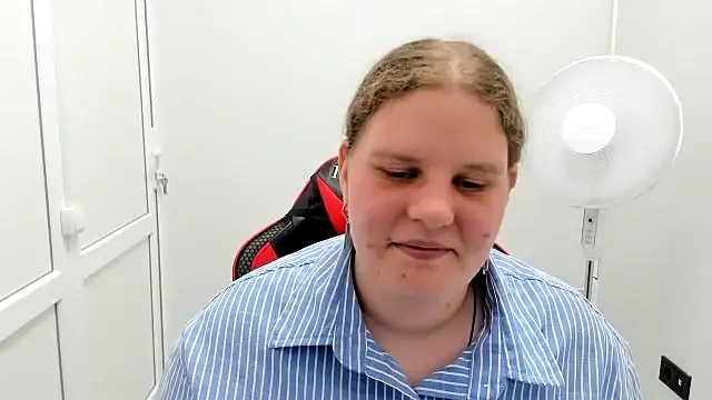 Snapshot of Bella_shyy_ chatting on 25, 7, 2026 Bella shyy online show from 25, 7, 2026