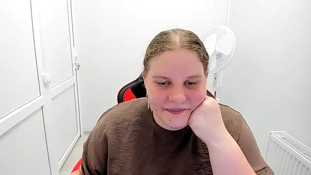 Snapshot of Bella_shyy_ chatting on 27, 7, 2026 Bella shyy online show from 27, 7, 2026