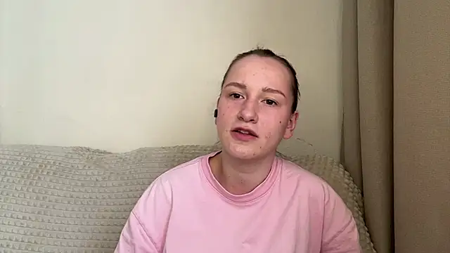 Snapshot of RhondaBessler chatting on 19, 5, 2026 RhondaBessler online show from 19, 5, 2026