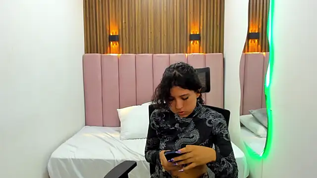 AkiraHayamii online show from 28, 6, 2026