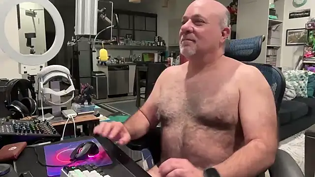 Snapshot of ThickBear chatting on 25, 5, 2026 ThickBear online show from 25, 5, 2026