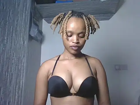Snapshot of Tempting_Ebony chatting on 7, 7, 2026 Tempting Ebony online show from 7, 7, 2026