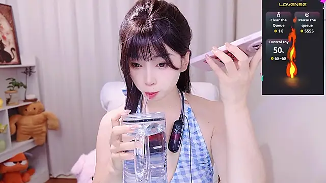 Snapshot of August_cat chatting on 31, 5, 2026 August cat online show from 31, 5, 2026