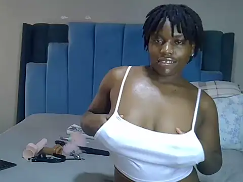 Snapshot of melanin_moon chatting on 22, 5, 2026 melanin moon online show from 22, 5, 2026