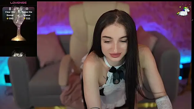 Snapshot of EmilyyMoon chatting on 26, 5, 2026 EmilyyMoon online show from 26, 5, 2026