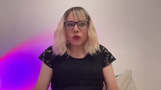 Snapshot of nikki_trans_fun chatting on 18, 5, 2026 nikki trans fun online show from 18, 5, 2026