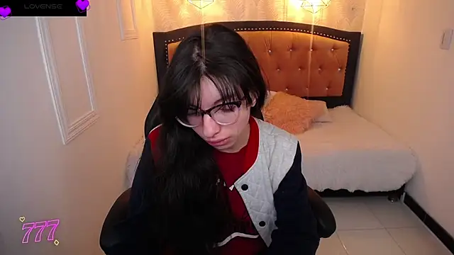 Snapshot of Allyshon_ chatting on 4, 7, 2026 Allyshon online show from 4, 7, 2026