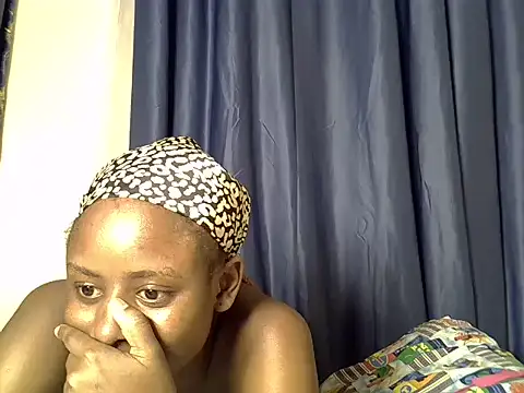 Snapshot of youngdvia chatting on 4, 6, 2026 youngdvia online show from 4, 6, 2026