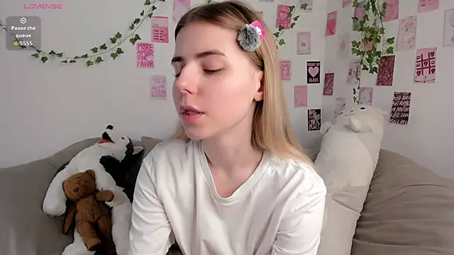 Snapshot of Honey_Lia chatting on 20, 6, 2026 Honey Lia online show from 20, 6, 2026
