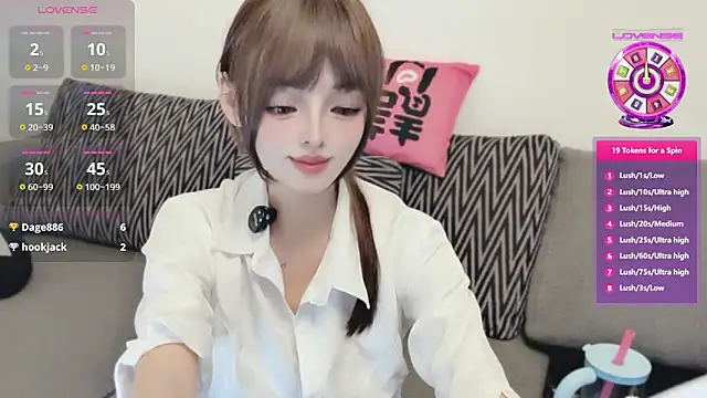 Snapshot of Elleeeee chatting on 18, 6, 2026 Elleeeee online show from 18, 6, 2026