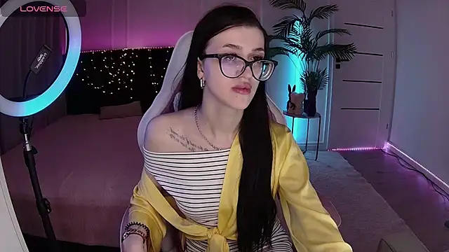 Snapshot of Ariella_Me chatting on 3, 6, 2026 Ariella Me online show from 3, 6, 2026