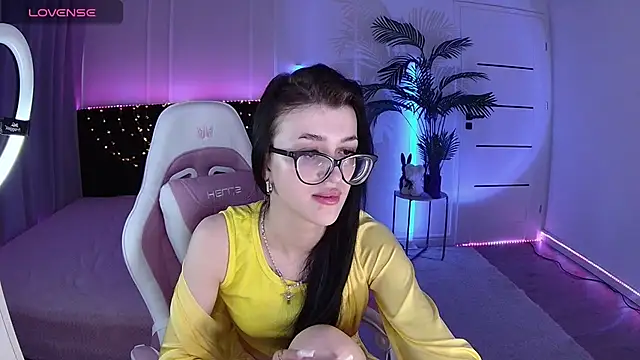 Snapshot of Ariella_Me chatting on 5, 6, 2026 Ariella Me online show from 5, 6, 2026