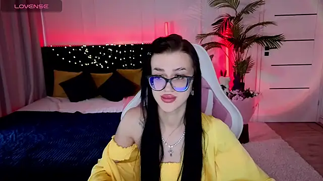 Snapshot of Ariella_Me chatting on 3, 7, 2026 Ariella Me online show from 3, 7, 2026