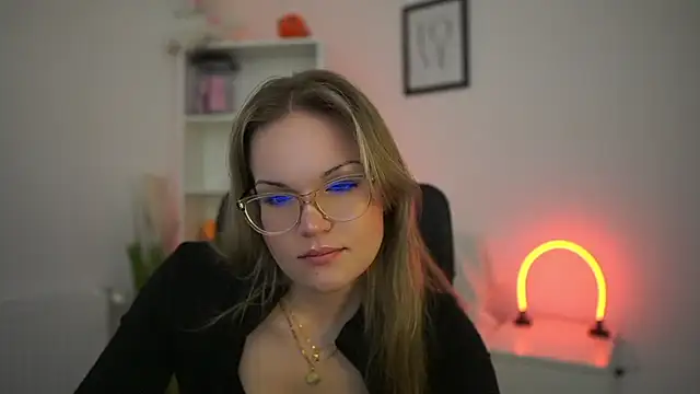 Snapshot of NinaViety chatting on 21, 5, 2026 NinaViety online show from 21, 5, 2026