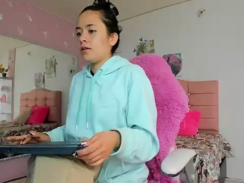 ivyyemerald  online show from 3, 6, 2026
