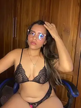 Snapshot of Estrella_em chatting on 21, 5, 2026 Estrella em online show from 21, 5, 2026