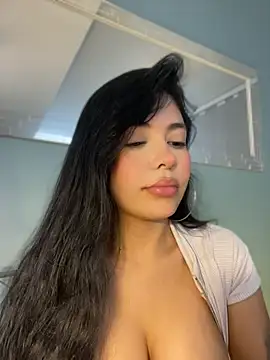 Snapshot of FERNANDAXX_ chatting on 3, 6, 2026 FERNANDAXX online show from 3, 6, 2026
