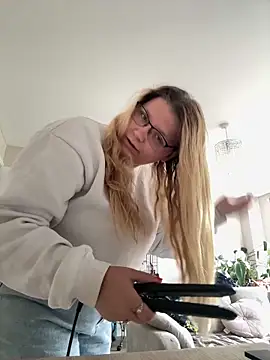 Snapshot of LucieLouBabe chatting on 15, 6, 2026 LucieLouBabe online show from 15, 6, 2026
