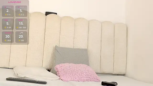 Snapshot of laura_homme chatting on 6, 6, 2026 laura homme online show from 6, 6, 2026