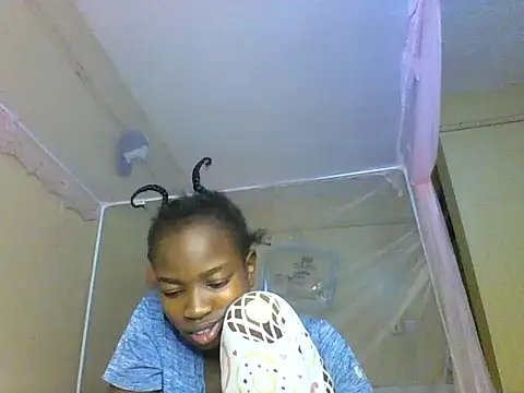 Snapshot of aliana082169 chatting on 23, 6, 2026 aliana082169 online show from 23, 6, 2026
