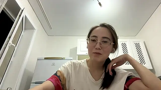 VickieTrudo online show from 28, 6, 2026