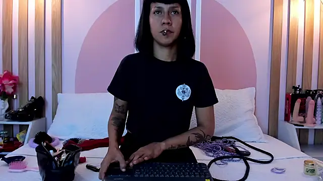 Snapshot of Valkiriia_wiine chatting on 26, 6, 2026 Valkiriia wiine online show from 26, 6, 2026