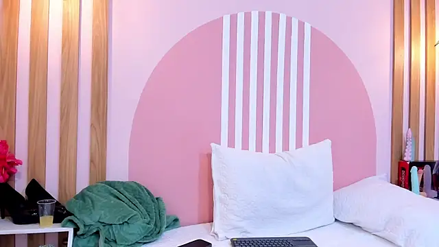 Snapshot of Valkiriia_wiine chatting on 1, 7, 2026 Valkiriia wiine online show from 1, 7, 2026