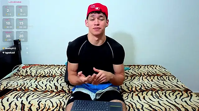 Snapshot of Luke_Muscle chatting on 18, 6, 2026 Luke Muscle online show from 18, 6, 2026