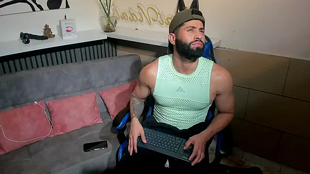 Snapshot of RikyAaron chatting on 23, 6, 2026 RikyAaron online show from 23, 6, 2026