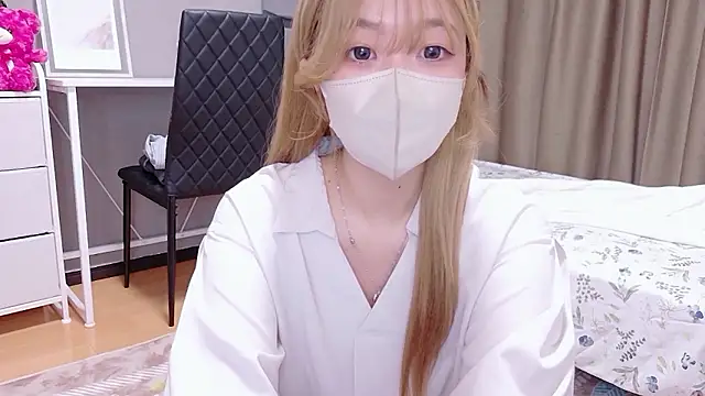 Snapshot of Riona_H chatting on 23, 5, 2026 Riona H online show from 23, 5, 2026