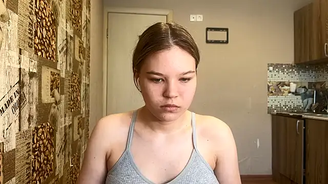 Snapshot of HellyRay chatting on 4, 6, 2026 HellyRay online show from 4, 6, 2026