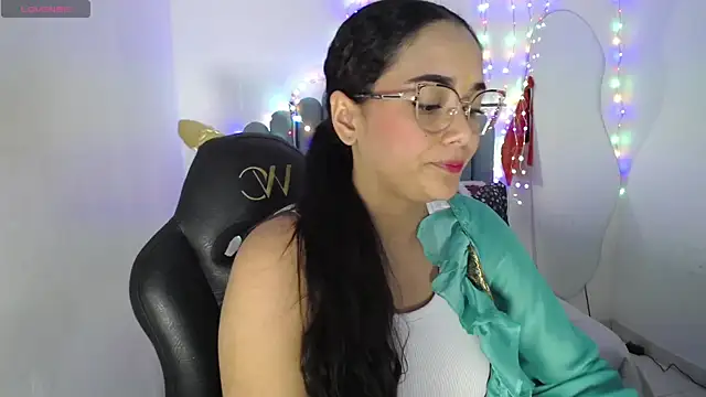 Snapshot of farah_samira chatting on 24, 6, 2026 farah samira online show from 24, 6, 2026