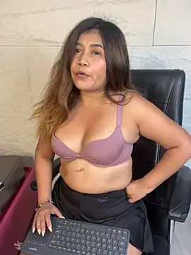Snapshot of LyraMilano chatting on 17, 7, 2026 LyraMilano online show from 17, 7, 2026