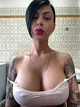 Snapshot of 1HelenRose chatting on 7, 6, 2026 1HelenRose online show from 7, 6, 2026