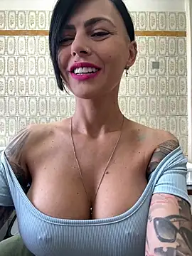 Snapshot of 1HelenRose chatting on 8, 6, 2026 1HelenRose online show from 8, 6, 2026