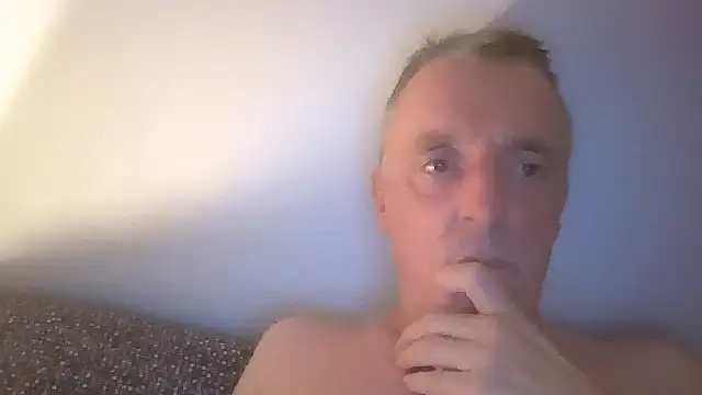 Snapshot of coucou9423 chatting on 31, 5, 2026 coucou9423 online show from 31, 5, 2026