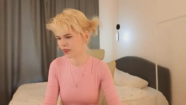 Snapshot of mood_berry_ chatting on 26, 5, 2026 mood berry online show from 26, 5, 2026