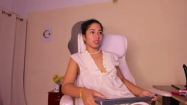 Snapshot of Nadia-Monroe chatting on 29, 6, 2026 Nadia-Monroe online show from 29, 6, 2026