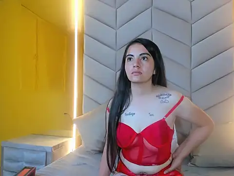 Snapshot of lauraura chatting on 26, 5, 2026 lauraura online show from 26, 5, 2026