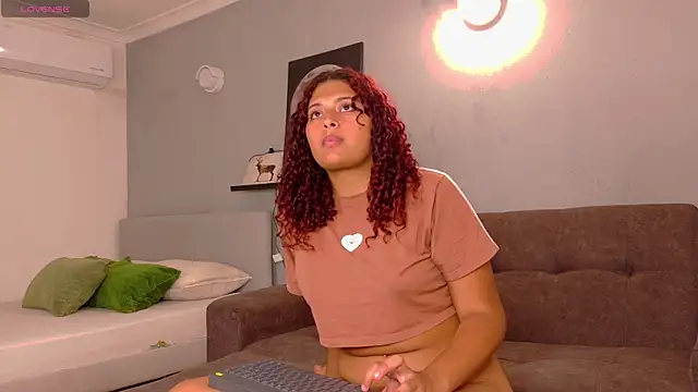 AmeliaLaurent  online show from 25, 6, 2026