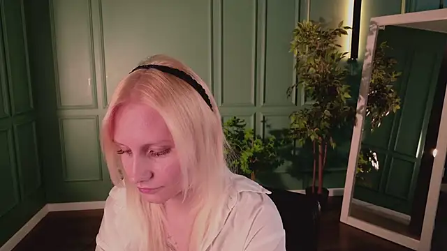 haleybooo online show from 10, 6, 2026