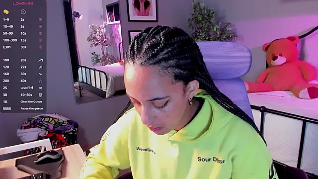 Snapshot of Millie_Volturi chatting on 20, 7, 2026 Millie Volturi online show from 20, 7, 2026