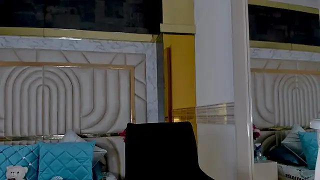 Snapshot of Shalom_Banks chatting on 5, 6, 2026 Shalom Banks online show from 5, 6, 2026