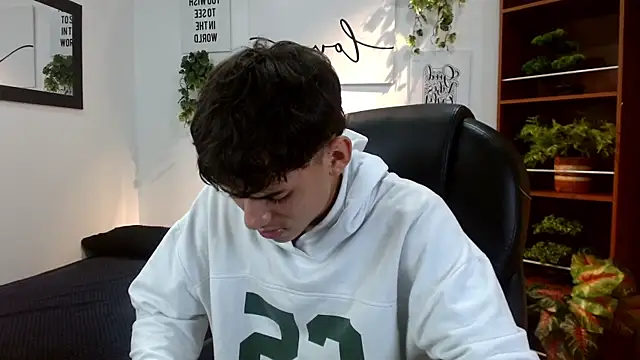 Snapshot of Ryan_grayx chatting on 4, 6, 2026 Ryan grayx online show from 4, 6, 2026